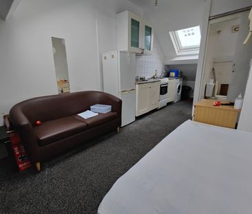 Studio Flat, Tyndale Street, LE3 - Photo 3