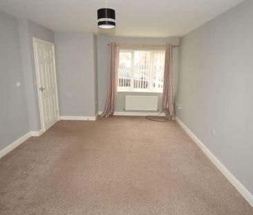 St James Gardens, Barrow-in-furness, Cumbria, LA14 - Photo 4