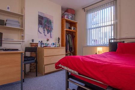 Homely 3 bed on Rhymney Street - Photo 4