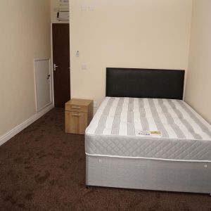 1 bedroom in a house share to rent - Photo 2