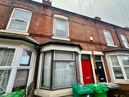 3 Bedroom Mid Terraced House - Photo 4