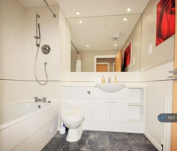 3 bedroom flat to rent - Photo 5