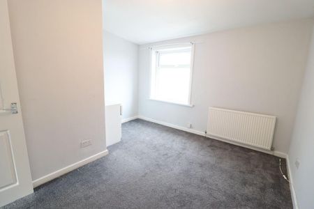 2 bedroom end of terrace house to rent - Photo 5