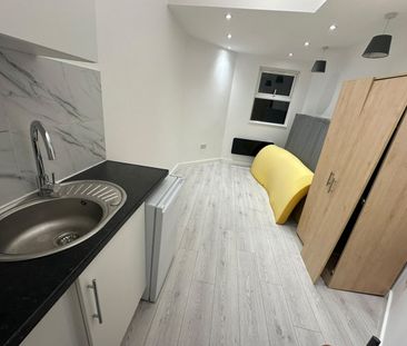 Studio Flat, Howson Road, SE4 - Photo 1