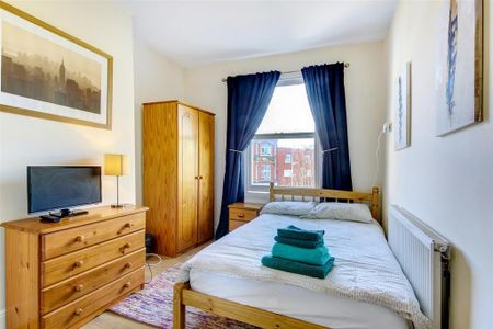 6 bedroom terraced house to rent - Photo 4