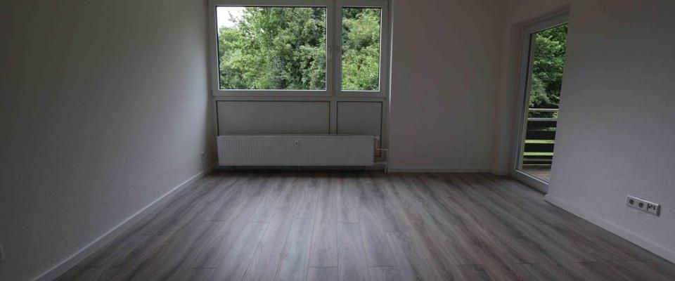 !!! Zum Einzug bereit! Renovierte 3-Raumwohnung mit Wanne und Balkon !!! - Foto 1