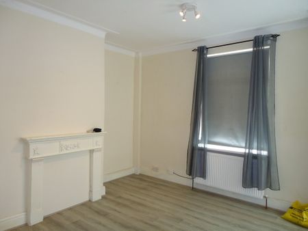 Woodview Terrace, Beeston, LS11 6LF - Photo 3