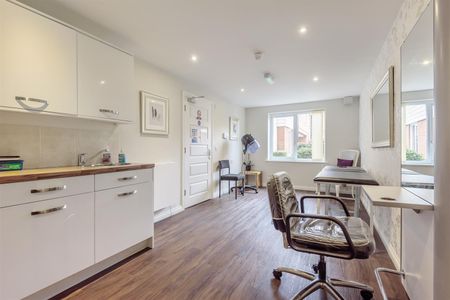 Nicholls Lodge, Bishop’s Stortford - Photo 3