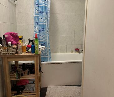 Location Appartement 3 pièces 71m² LYON 7ème - Photo 3