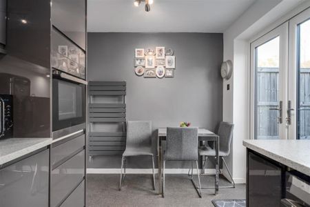 2 Bed Terraced House, Manor Hall Mews, CV3 - Photo 2