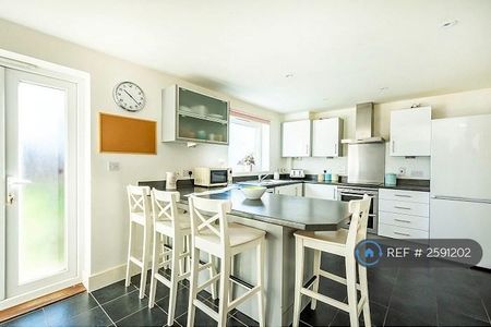 1 bedroom in a house share to rent - Photo 4