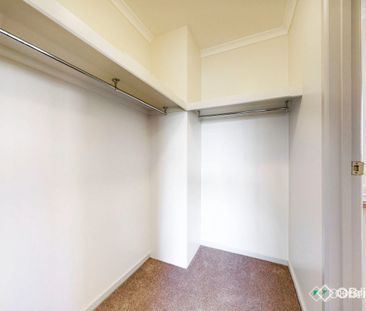 Spacious 3 Bedroom Home - Offers Convenience and Style - Photo 5