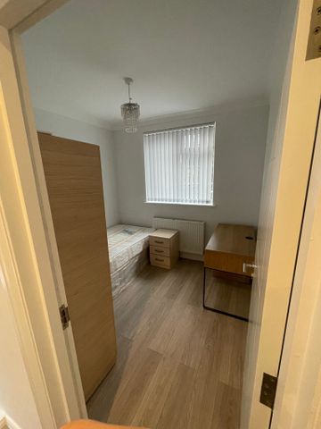 Great North Way, London, NW4 - Photo 4