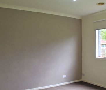 SPACIOUS FAMILY HOME!! - Photo 4