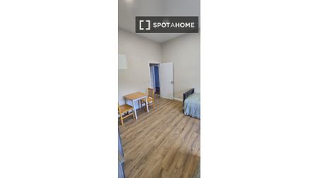 Room in shared apartment for rent in Inns Quay, Dublin - Photo 5