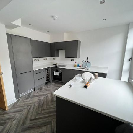 1 bedroom in a flat share to rent - Photo 3