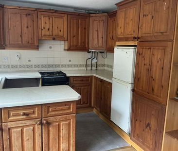 3 bedroom house - end terrace to rent - Photo 3