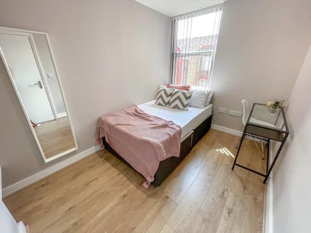 6 bedroom terraced house to rent - Photo 4