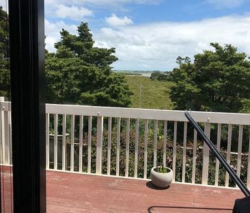 Beautiful house with view and close to Airport - Photo 1