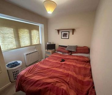 Glenville Close, Royal Wootton Bassett, SN4 - Photo 3