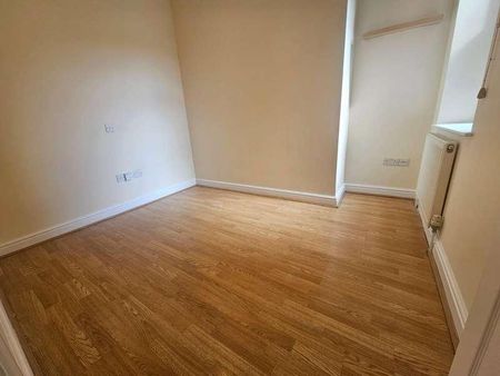 Greyhound Court, Brighton Road, Redhill, Surrey, RH1 - Photo 3
