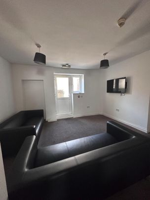 10 bedroom house share to rent - Photo 1