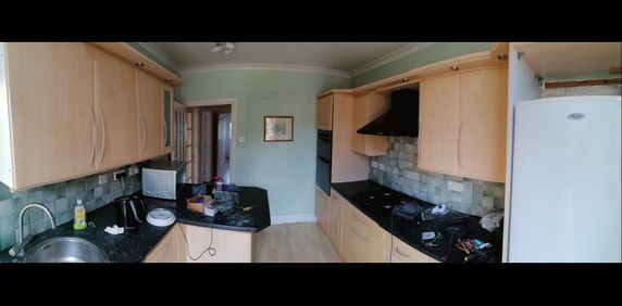 2 Bed Flat, Ravenswood Road, BS6 - Photo 2