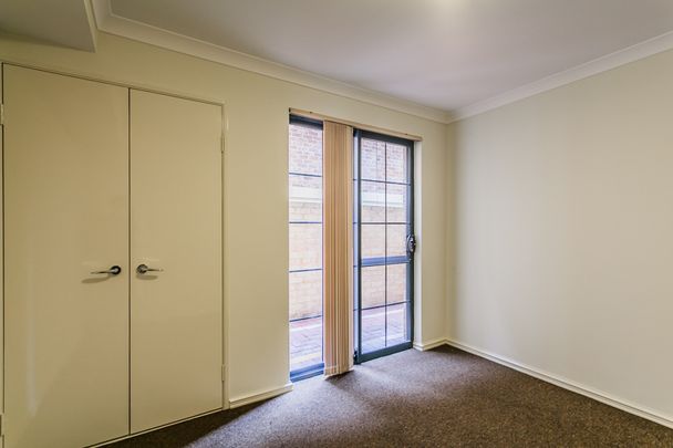 FABULOUS APARTMENT! BOOK YOUR PRIVATE VIEWING TODAY - Photo 1