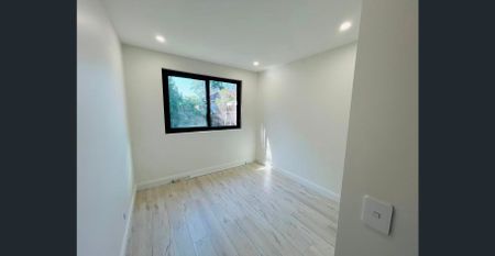 Brand New 2 Bed, 2 Bath Granny Flat | Murray Farm Catchment | Walk to Bus | Private & High Quality - Photo 2