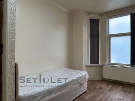 1 bedroom in a house share to rent - Photo 5