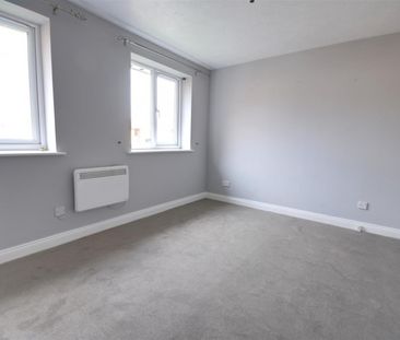 CLOSE TO WATFORD HOSPITAL - Photo 1