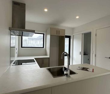 Brand spanking new! - Photo 2