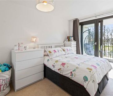 Apartment to Rent: Kingfisher Heights, E16 - Photo 2