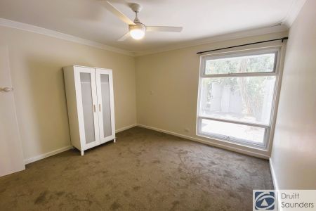 Home in excellent Woodlands location! HOME OPEN SATURDAY 21 FEBRUARY AT 10.30AM SHARP! - Photo 3