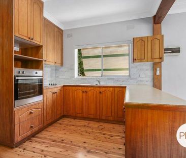 CONVENIENTLY LOCATED! - Photo 2