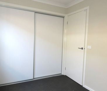 Spacious 4-Bedroom Family Home in Craigieburn - Photo 6