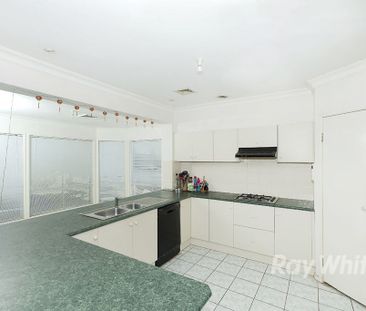 IMPRESSIVE FAMILY HOME - Photo 5