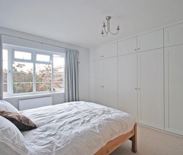 Walpole Court Hampton Road, TWICKENHAM - 1 bedroomProperty for lettings - Chasebuchanan - Photo 3