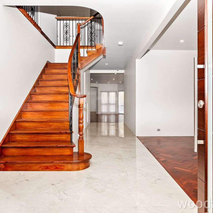 Luxury Family Living in the Heart of Malvern East - Photo 1