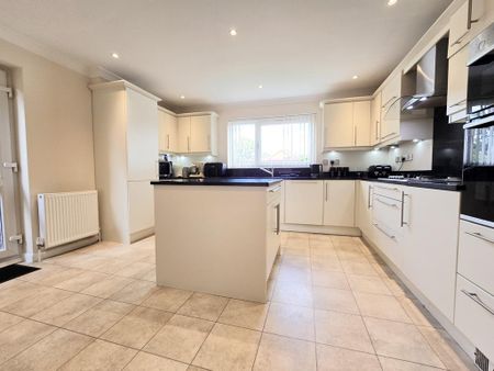 4 bedroom detached house to rent - Photo 5