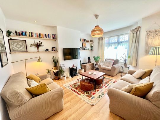 3 Bed Semi-Detached House, Station Road, NW4 - Photo 1