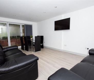 6 bedroom house to rent - Photo 1