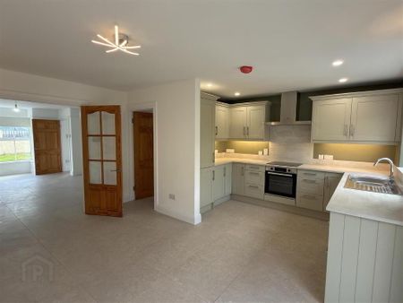4 Shan Slieve Court, Newcastle, BT33 0GU - Photo 3