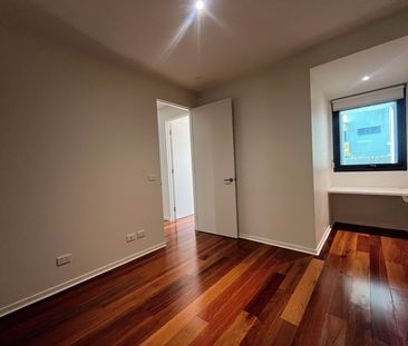 MODERN TWO BEDROOM, TWO BATHROOM APARTMENT - Photo 6
