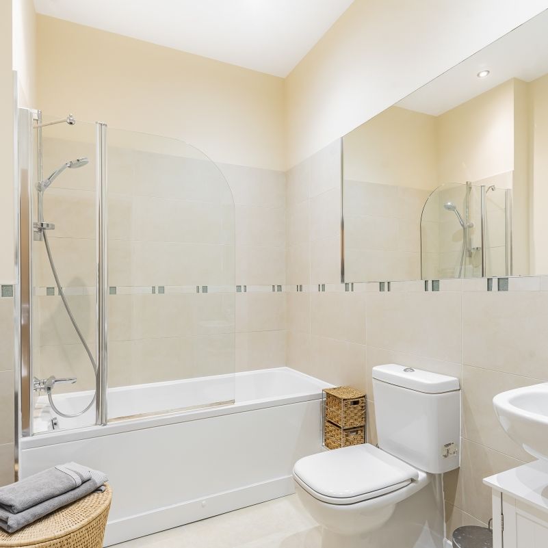 Grove Crescent, Kingston Upon Thames, Surrey, KT1 - Photo 1