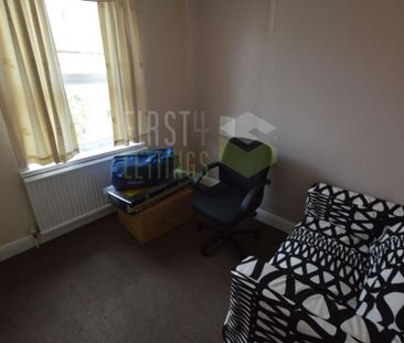 6 bedroom terraced house to rent - Photo 4