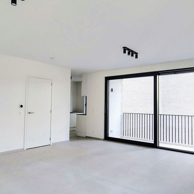 Appartement te huur in Schaarbeek voor € 2.300 met 3 slaapkamers - Foto 1