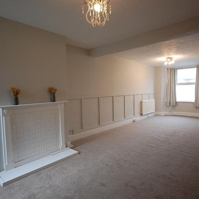 3 bedroom end of terrace house to rent - Photo 1