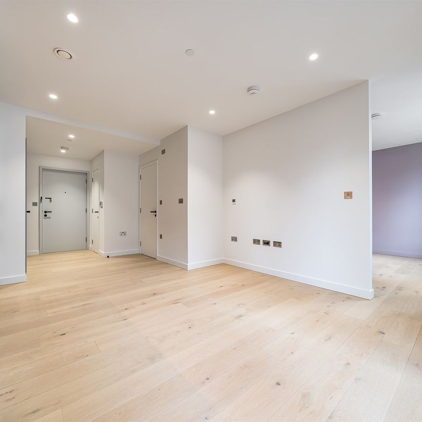 Available from Now - Studio, Furnished - Photo 1