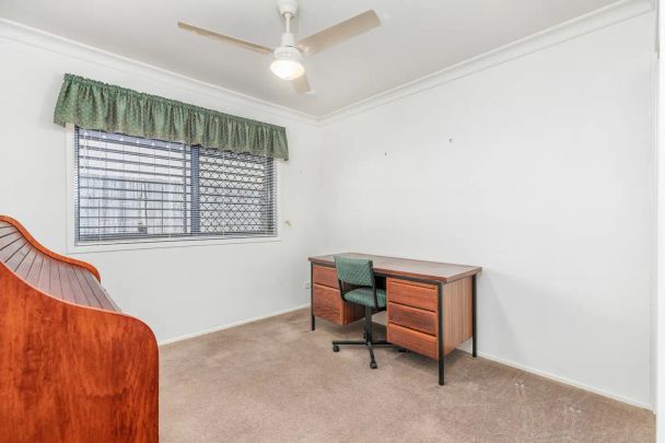 “Lovely 4 Bedroom home with Side Access” - Photo 1